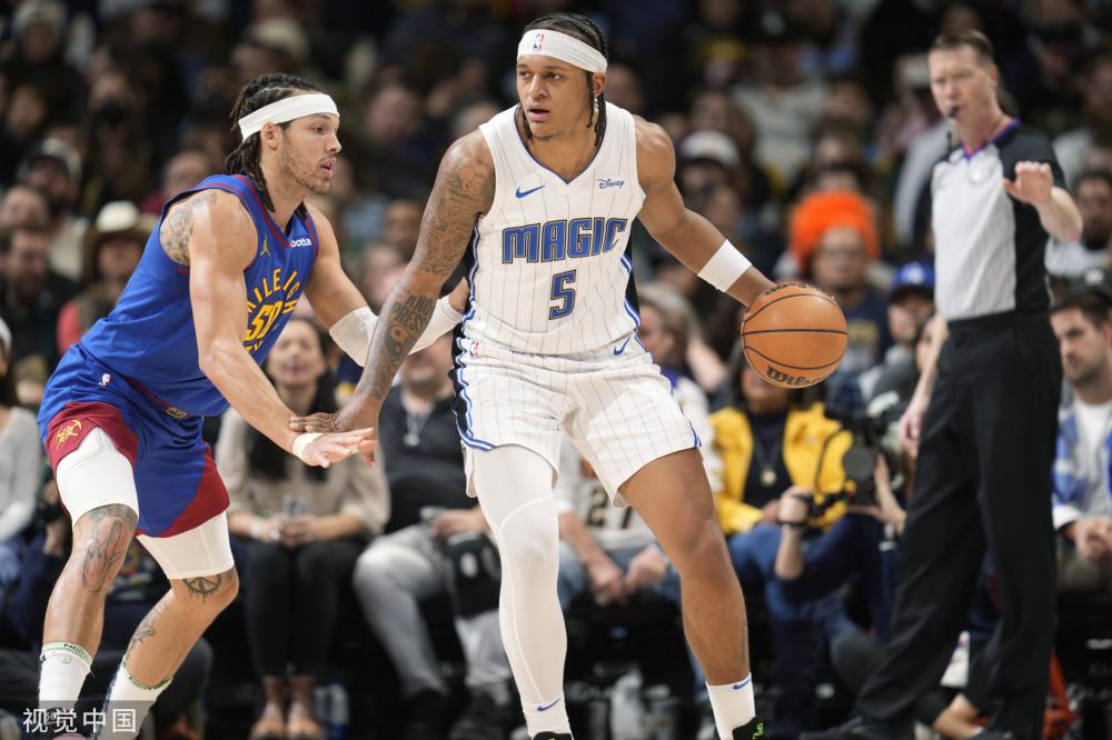 他同時肩負 他同時肩負